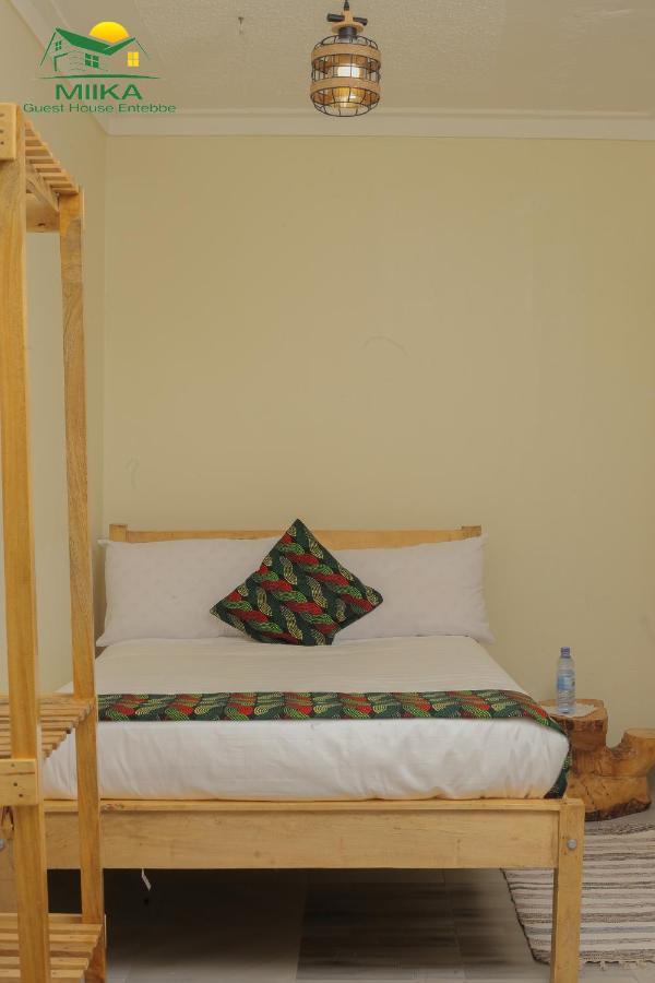 Miika Guest House Ентеббе Екстер'єр фото